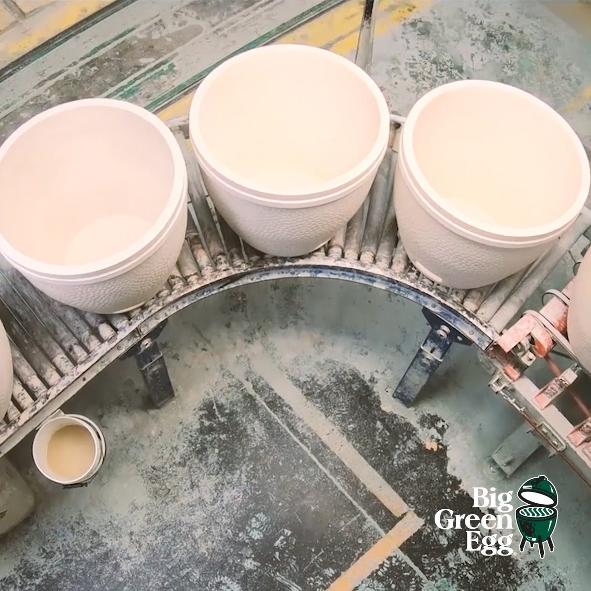 Big Green Egg keramika revolucionarni je napredak NASA- e u keramičkoj tehnologiji koji je pridonjio stvaranju iznimnog iskustva kuhanja na otvorenom