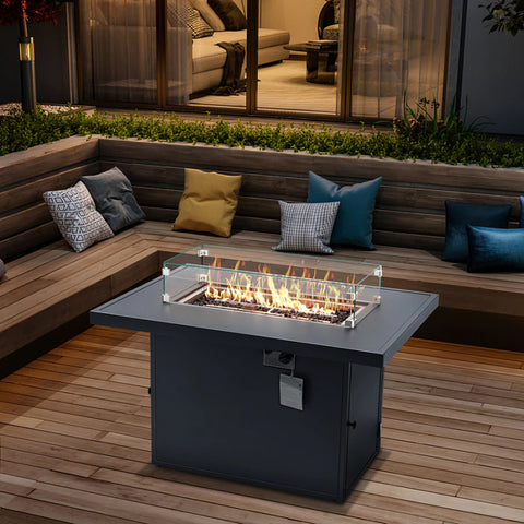 How to organize a lounge area with a fireplace in the backyard