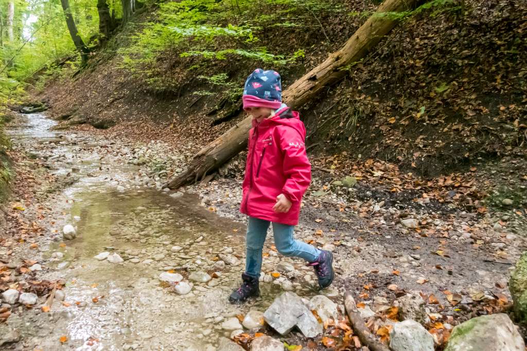 8 Spielideen bei Regenwetter mit Kindern draußen – LillyGo