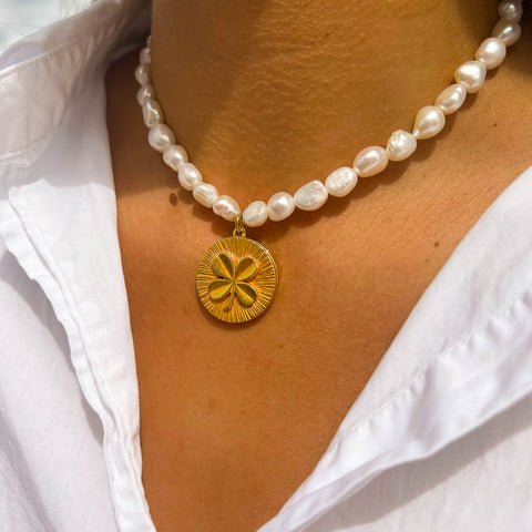 Collier upcyclé Chanel trèfle