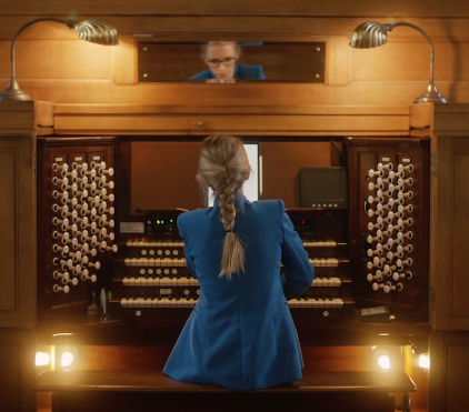 Anna Lapwood Organist