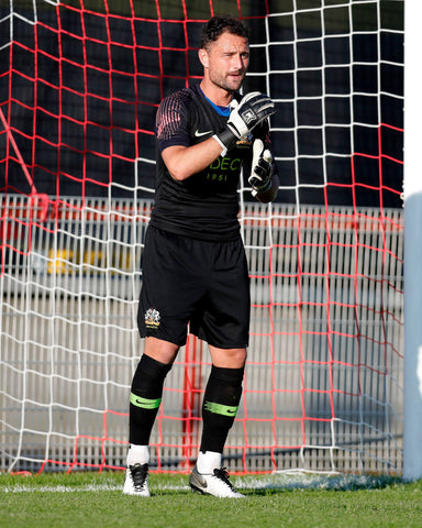 Jonny Tuffey wearing the PREMIERGK ContactV2 goalkeeper glove in July 2019