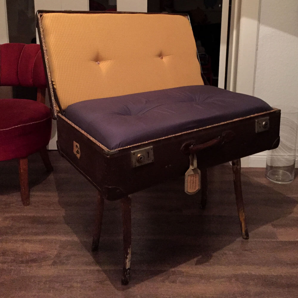 So sieht der fertige Sessel aus einem alten Koffer aus