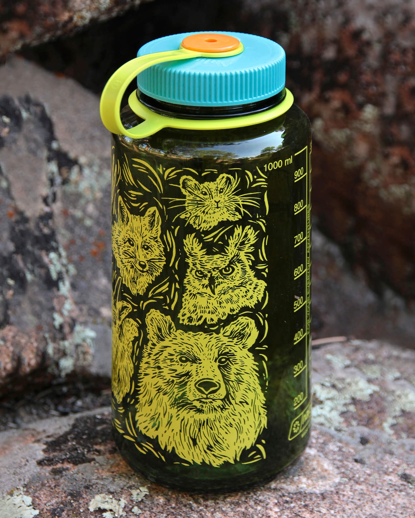 https://cdn.shopify.com/s/files/1/0509/4306/6294/products/WB101_Wildlife_32oz_Widemouth_Nalgene_Water_Bottle_Bear_Owl_Fox_Moose_Alpinecho__4_e83d4f6e-a5b3-435c-87d1-cbde995a9459_1800x1800.jpg?v=1652395064