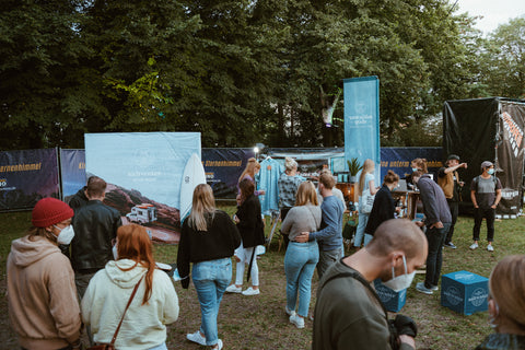 Saltwater Pop Up Shop mit vielen Besuchern im Schanzenkino