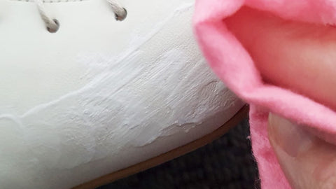 How to Clean White Leather Shoes Wipe Toothpaste