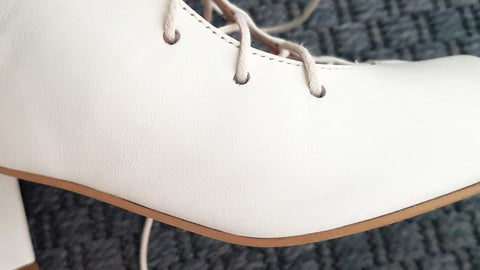 How to Clean White Leather Shoes Using Toothpaste
