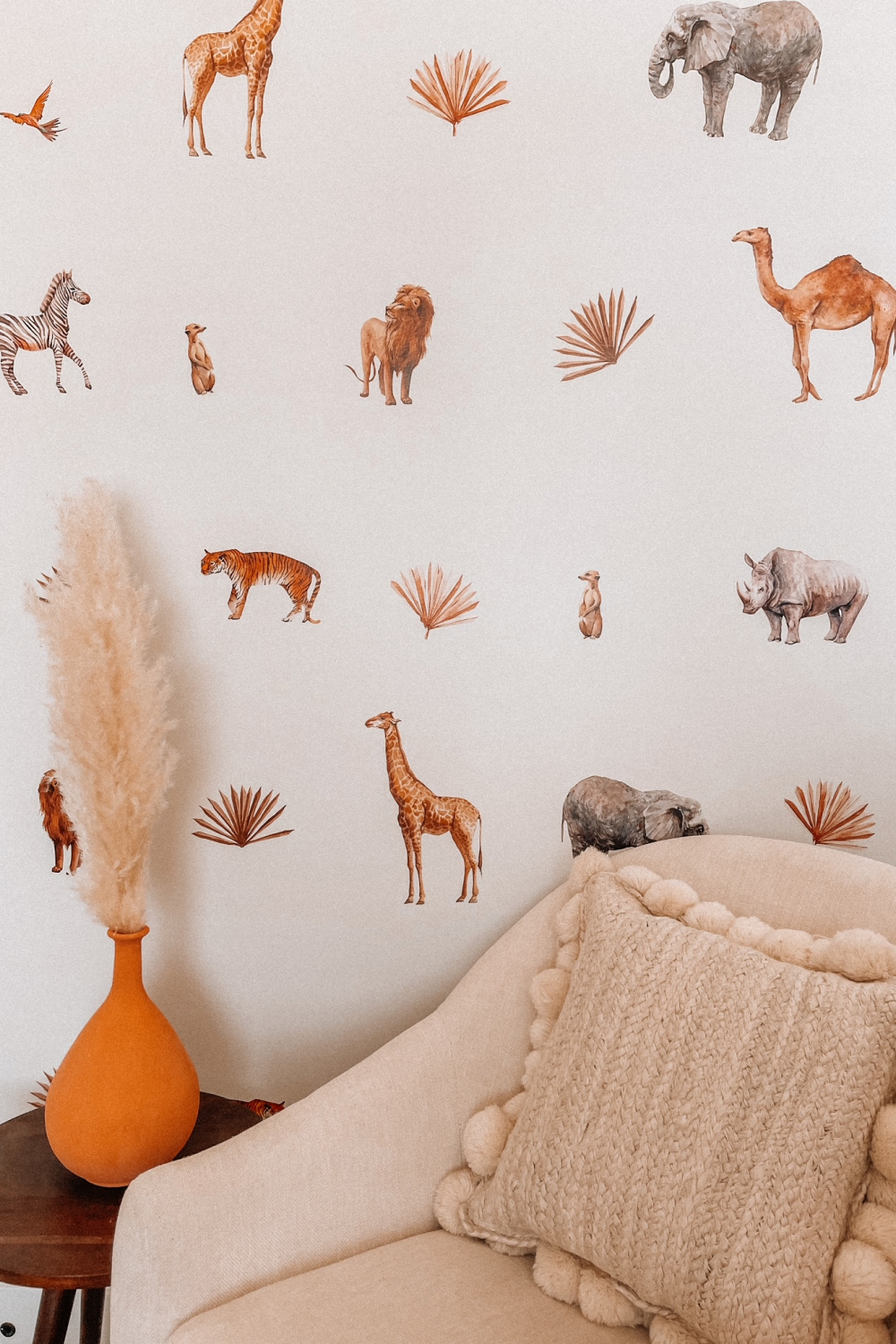 Kids room with Urbanwalls summer safari wall decals