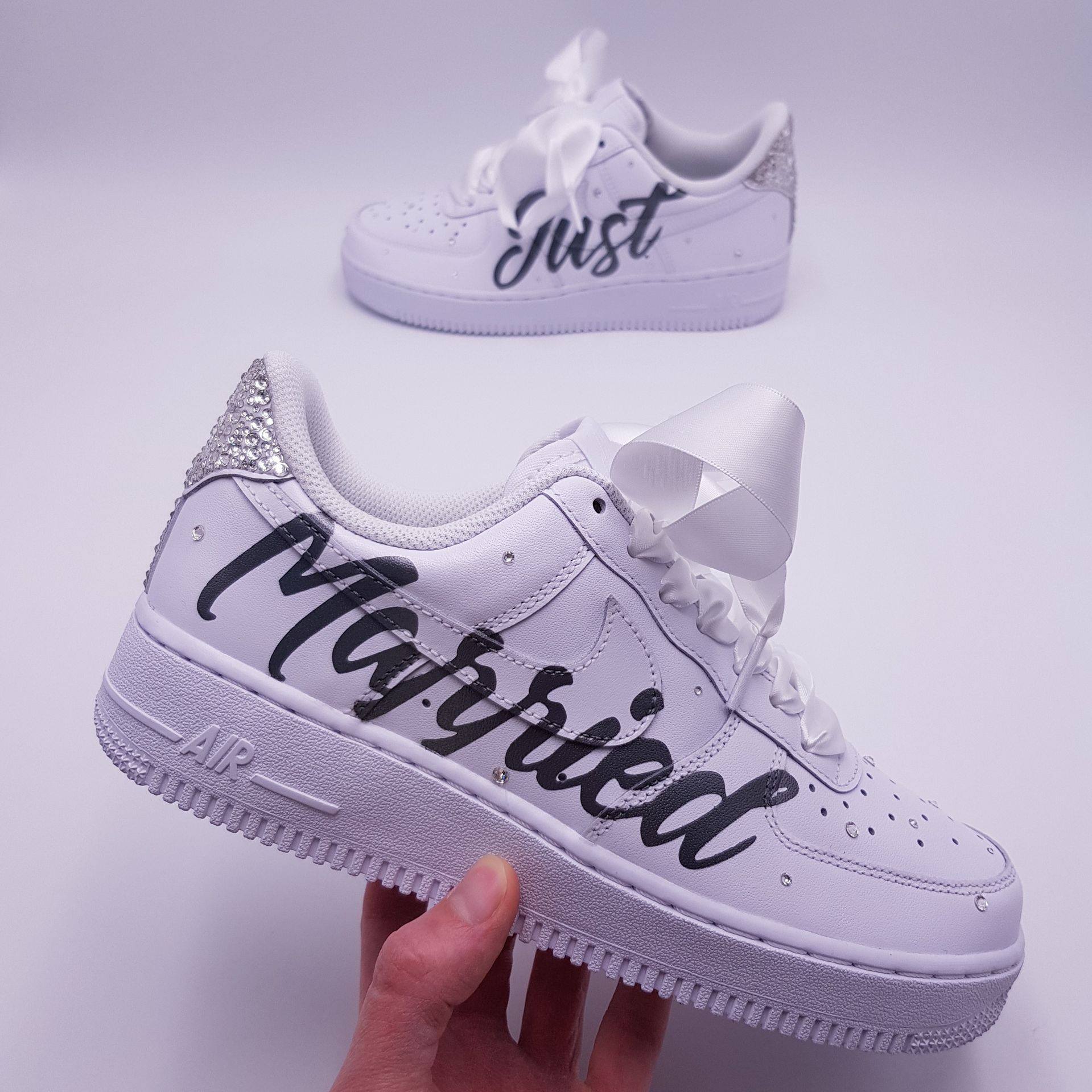 Las Nike Air Force 1 de Swarovski son las zapatillas más brillantes (y  excesivas) del año