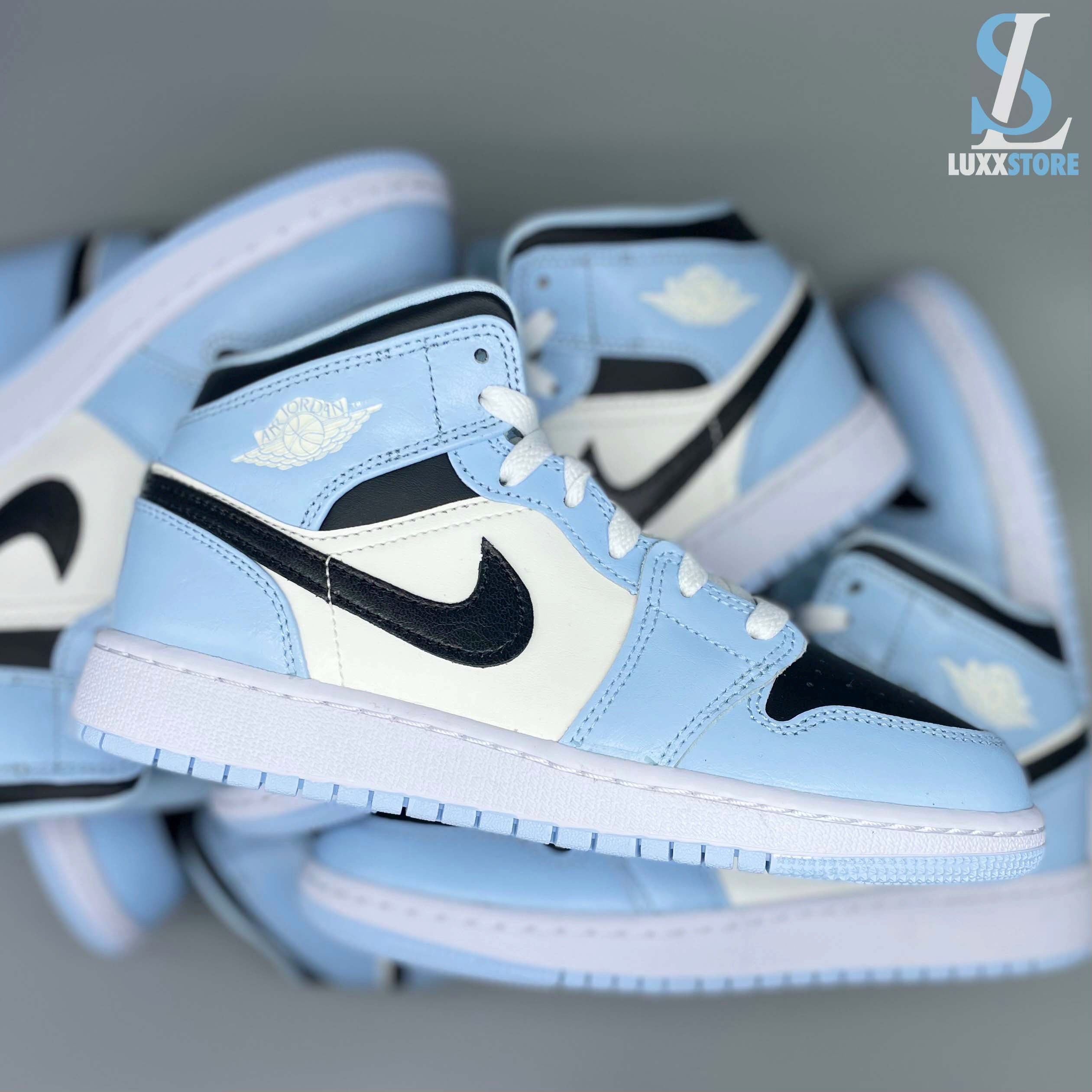 Jordan 1 Mid Ice Blue