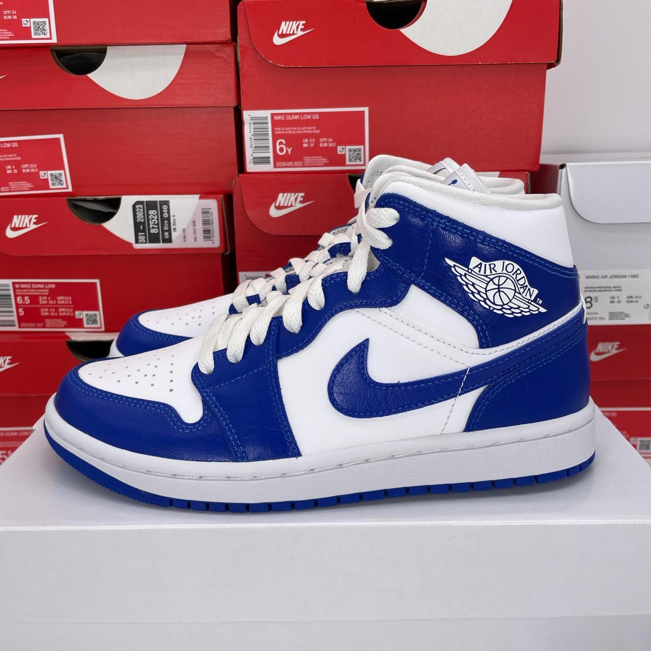 Jordan 1 Mid Hyper Royal