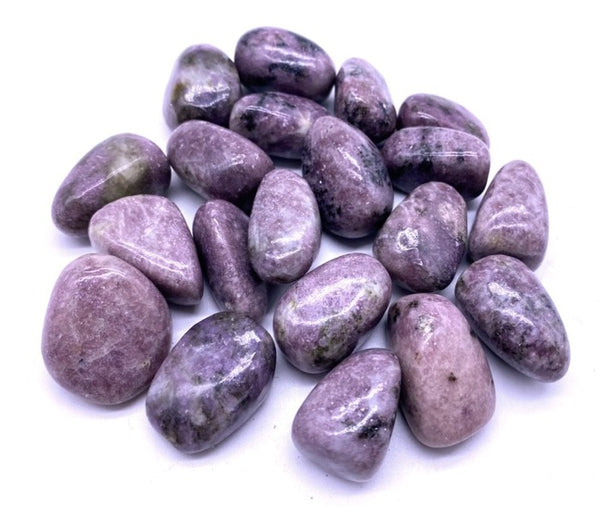 Lepidolite pietra naturale significato proprietà cristalloterapia