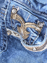 Load image into Gallery viewer, NWOT Rebel &amp; Soul Size 3 Junior Embellished Designer Skinny Jeans Button decorative
