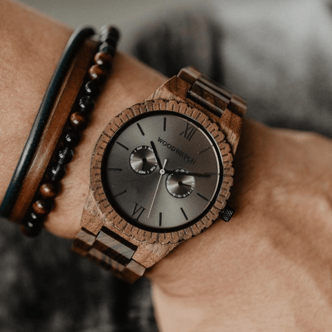 engraves watches for men