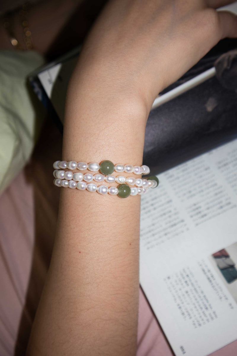 seree-beaded-bracelet-in-nephrite-and-freshwater-pearls