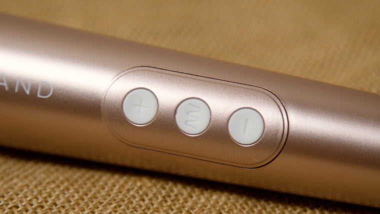 Le Wand Petite vibrator control buttons