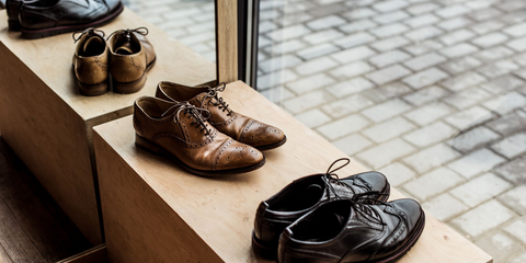 Zapatos masculinos y calzado de charol