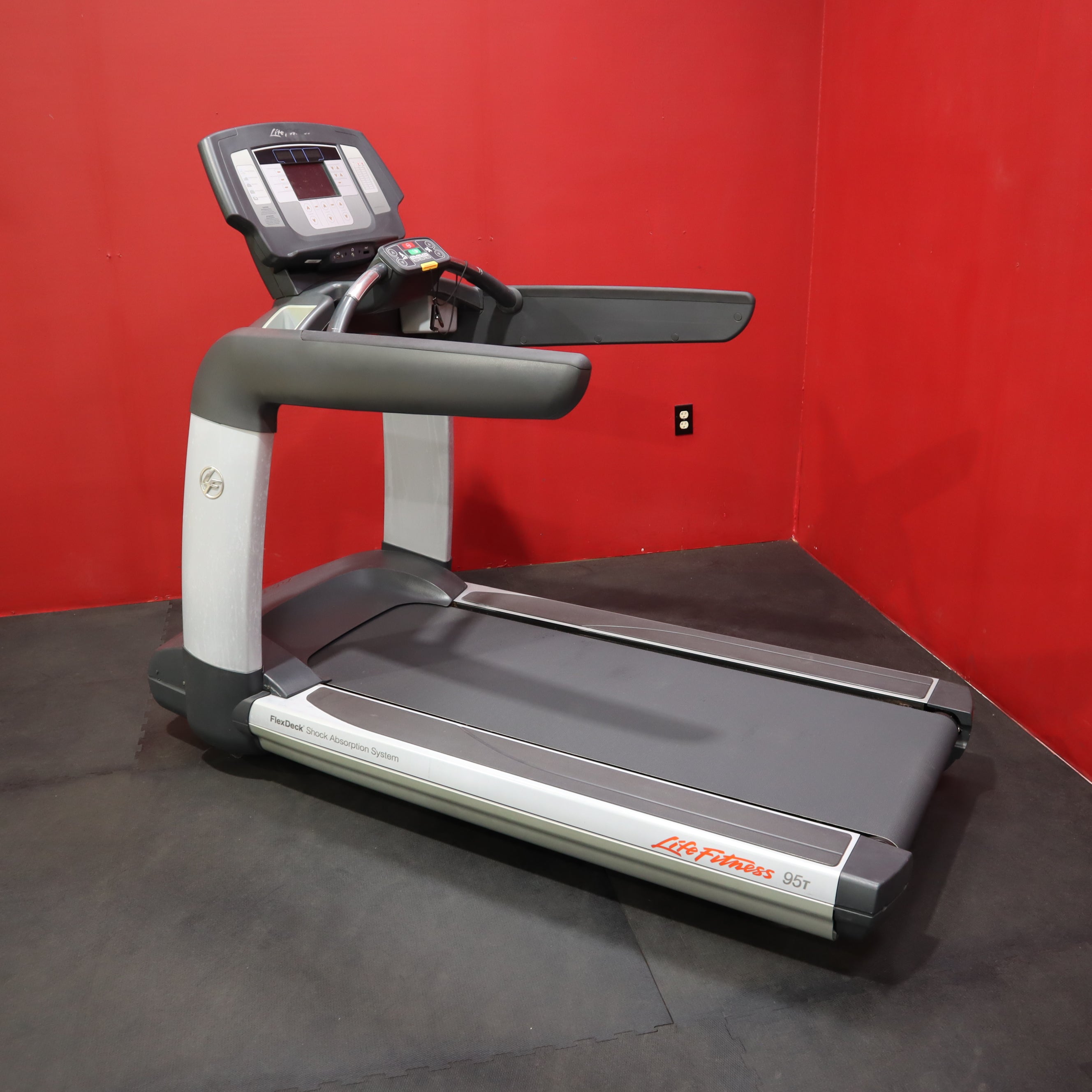 Life Fitness 95T Inspire Treadmill