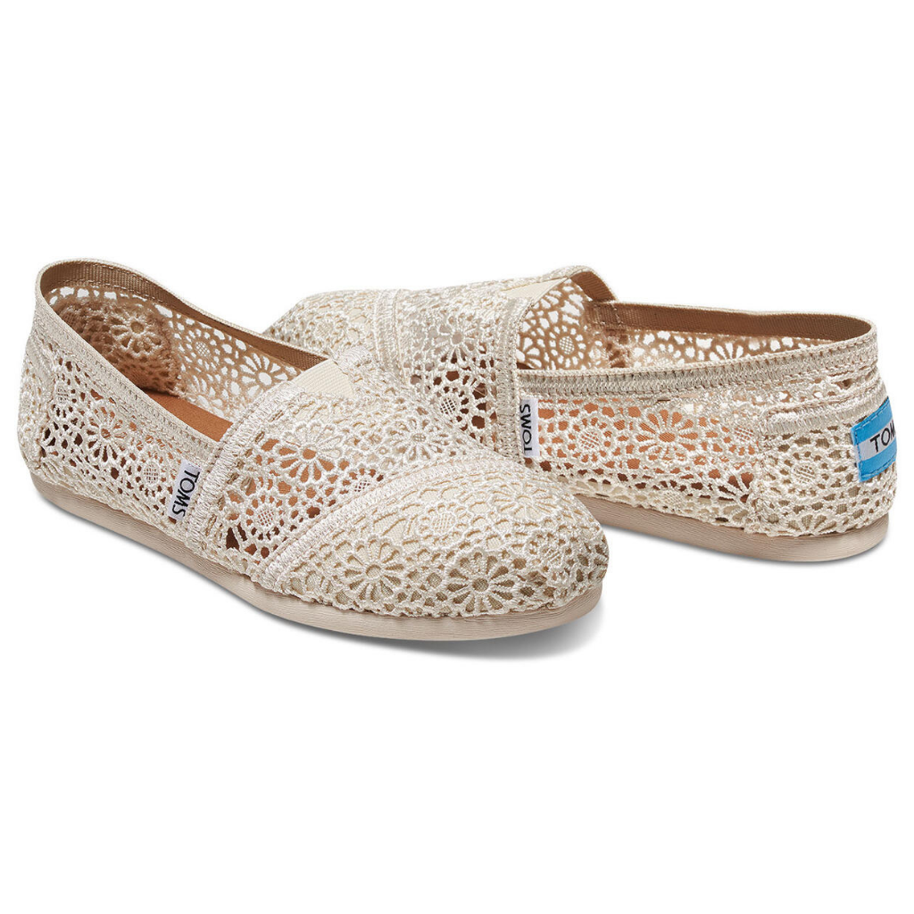 crochet toms