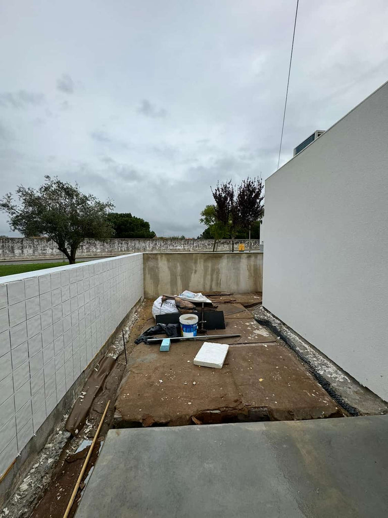 zona de jardim exterior em fase de obras