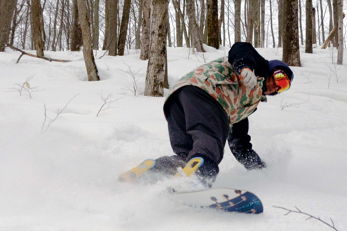 How to Choose a Snowboard: A Snowboard Size Chart & Buying Guide  