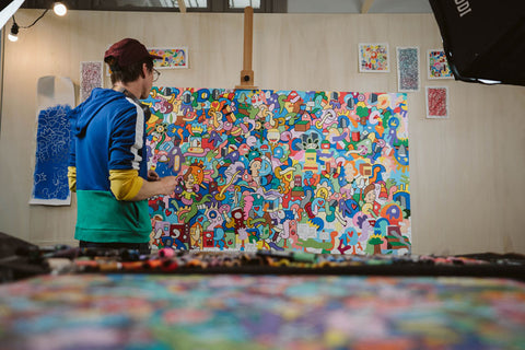 Jigé, artiste roubaisien dans son atelier