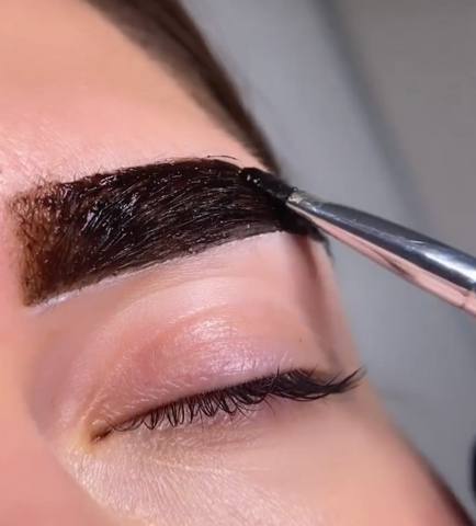 Image of So Henna brow henna application