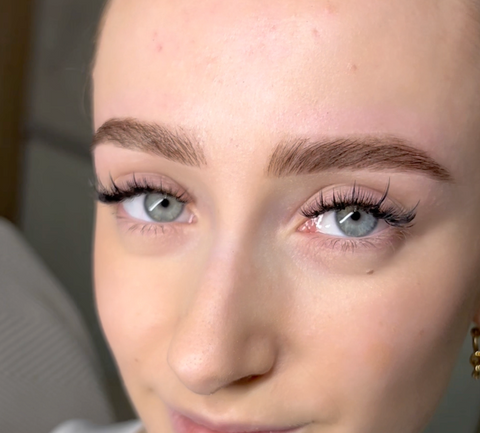 So henna brows with brow hair strokes for the most natural brow henna