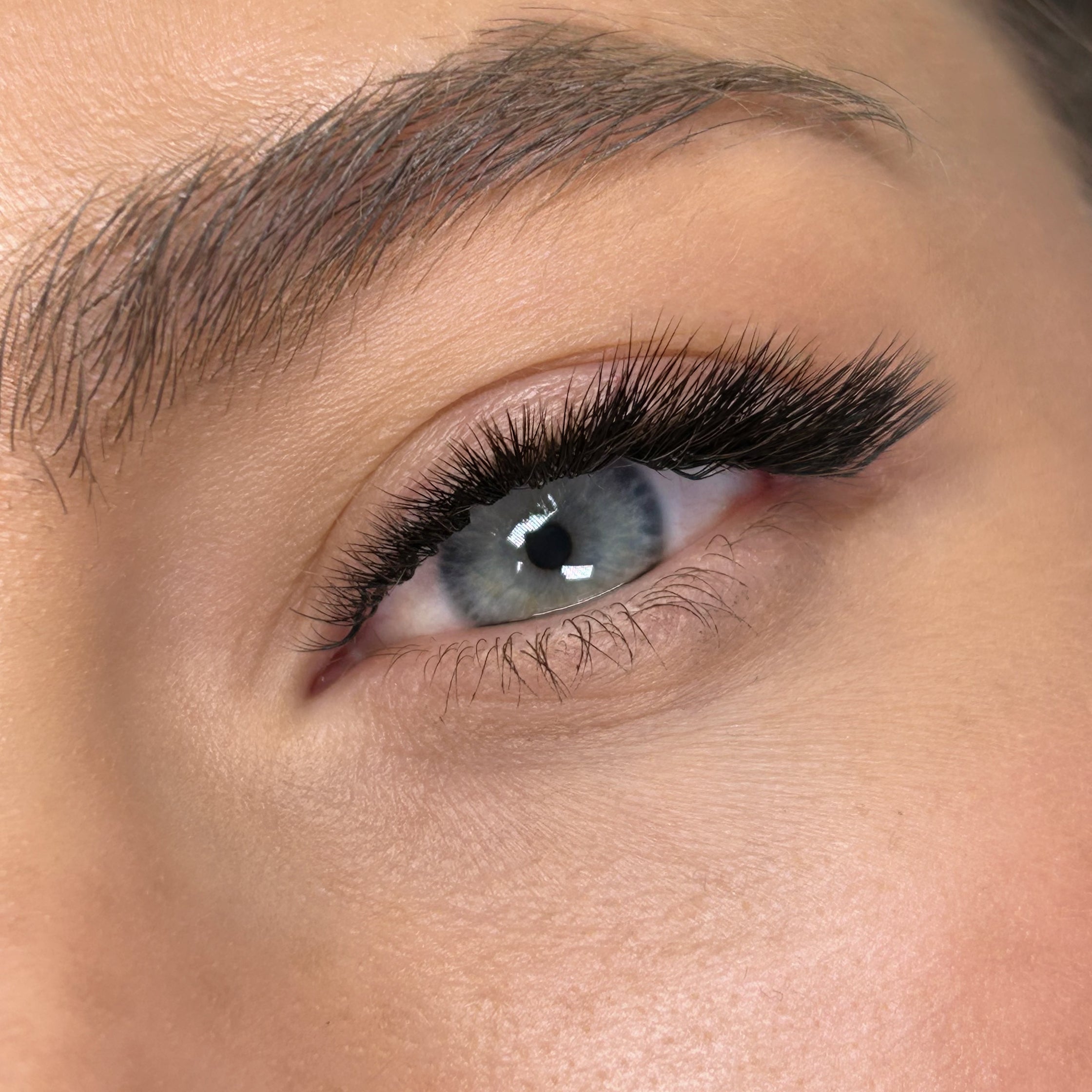 eyeliner effect eyelash extensions using extreme l curl lashes