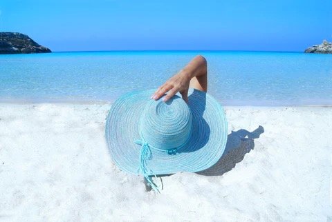 plage, mer, chapeau de paille, plage paradisiaque, cils, vacances mer, vacances a la plage