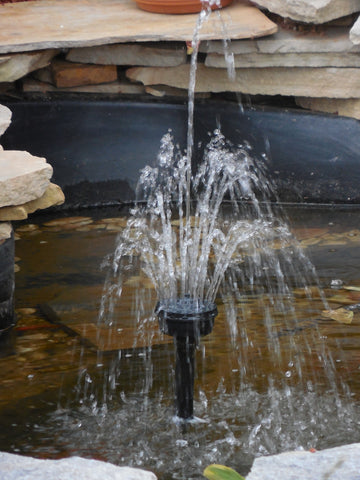 fontaine solaire dans un bassin