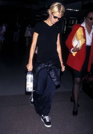 gwyneth paltrow black top skirt trainers nineties