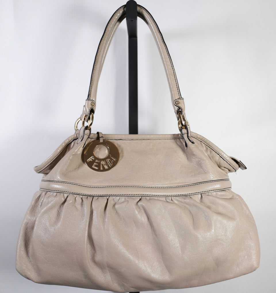 Gucci Abbey D-ring Hobo Bag (SHG-35610) – LuxeDH