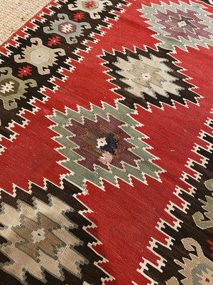 Vintage kilim carpet (101x181cm)