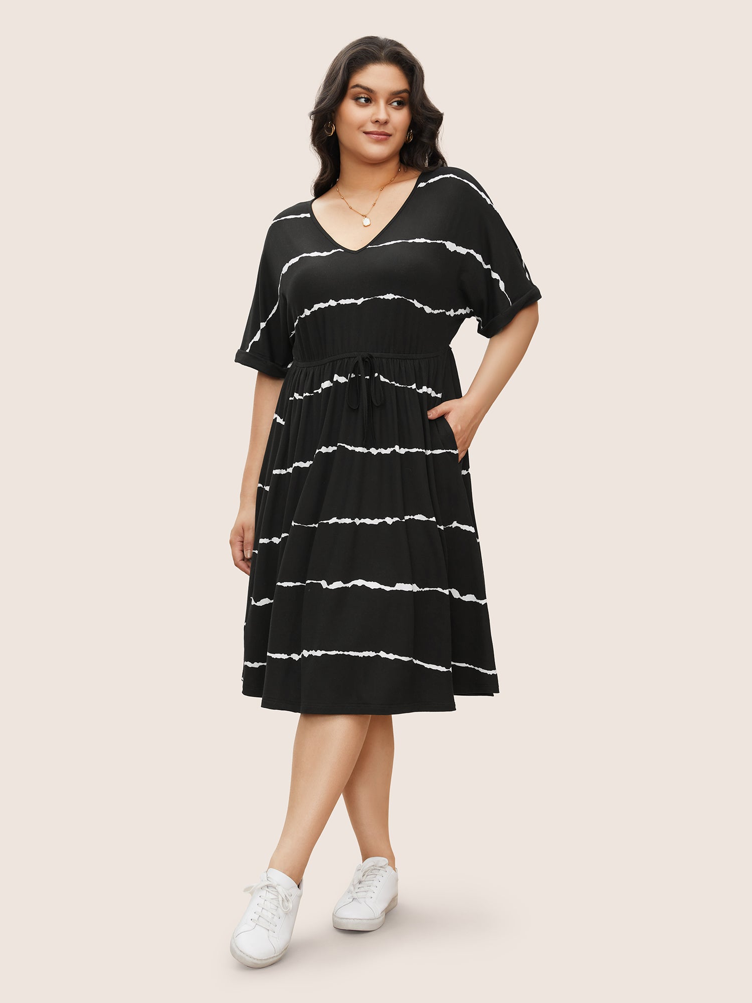 

Plus Size Women Everyday Striped Non Raglan sleeve Short sleeve V-neck Side seam pocket Casual Dresses BloomChic, Black