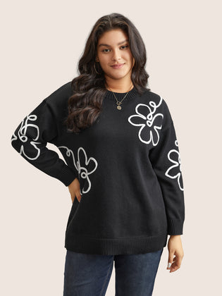 Supersoft Essentials Floral Embroidered Crew Neck Pullover1.jpg__PID:fbe48c08-88c0-4844-b364-e2dace4e7c46