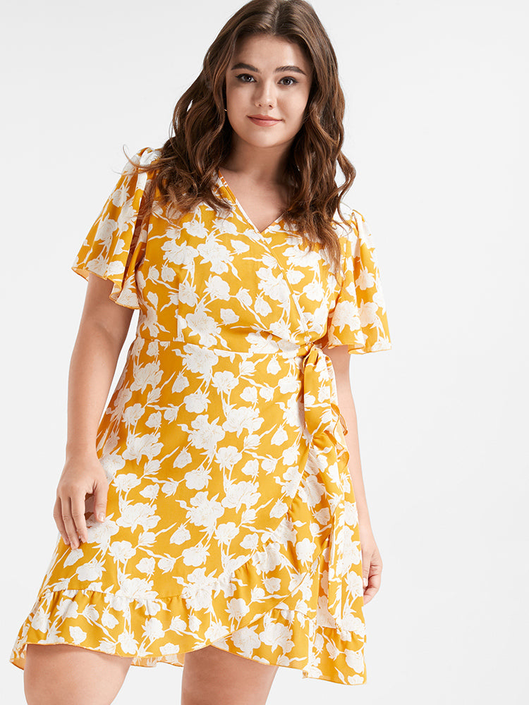 

Plus Size Women Dailywear Silhouette Floral Print Ties Ruffle Sleeve Short Sleeve V Neck Belt Dating Dresses BloomChic, Yellow