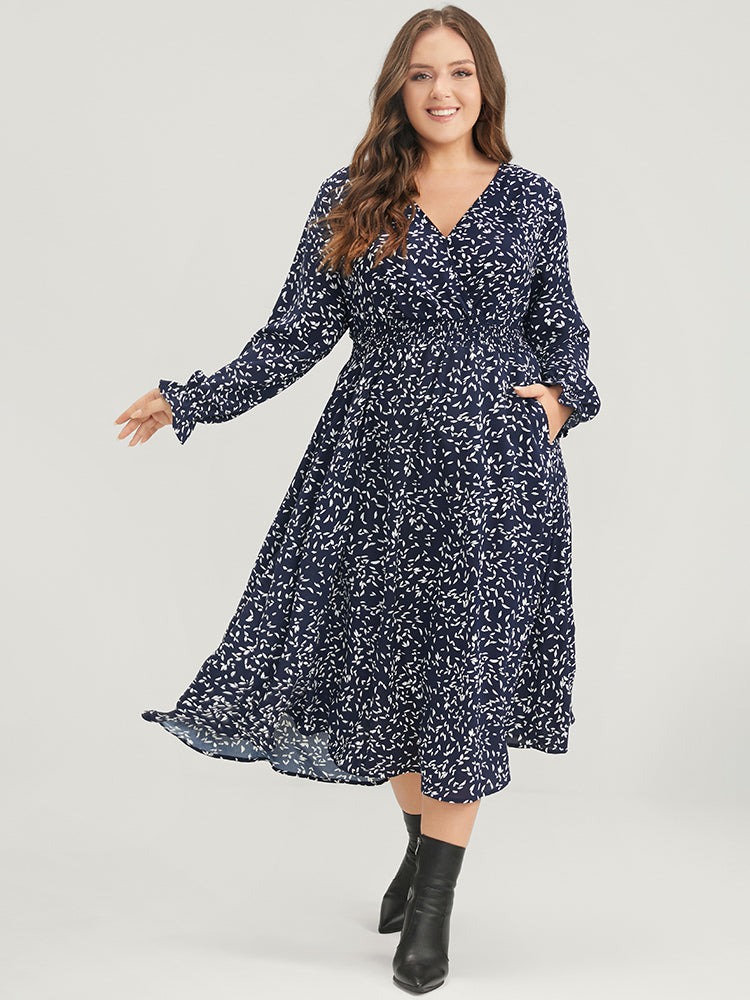 

Plus Size Women Dailywear Floral Shirred Lantern Sleeve Long Sleeve V Neck Pocket Elegance Dresses BloomChic, Indigo