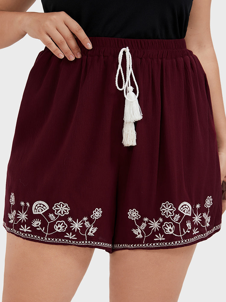 

Plus Size Women Dailywear Ditsy Floral Embroidered High Rise Pocket Casual Shorts BloomChic, Burgundy