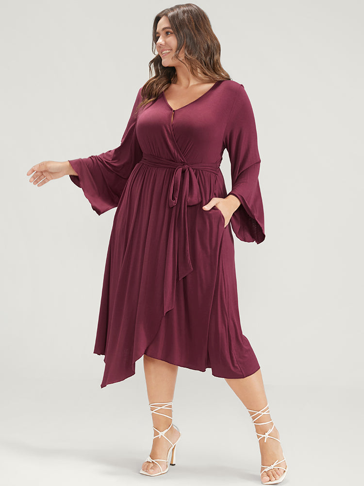 

Plus Size Women Dailywear Plain Asymmetrical Bell Sleeve Long Sleeve V-neck Pocket Belt Elegant Dresses BloomChic, Burgundy