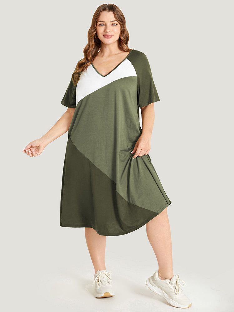 

Plus Size Women Dailywear Colorblock Contrast Raglan sleeve Short sleeve V-neck Pocket Casual Dresses BloomChic, Army green