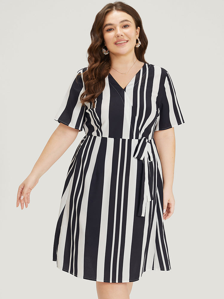 

Plus Size Women Dailywear Striped Bowknot Regular Sleeve Short sleeve V-neck Pocket Elegant Dresses BloomChic, Black