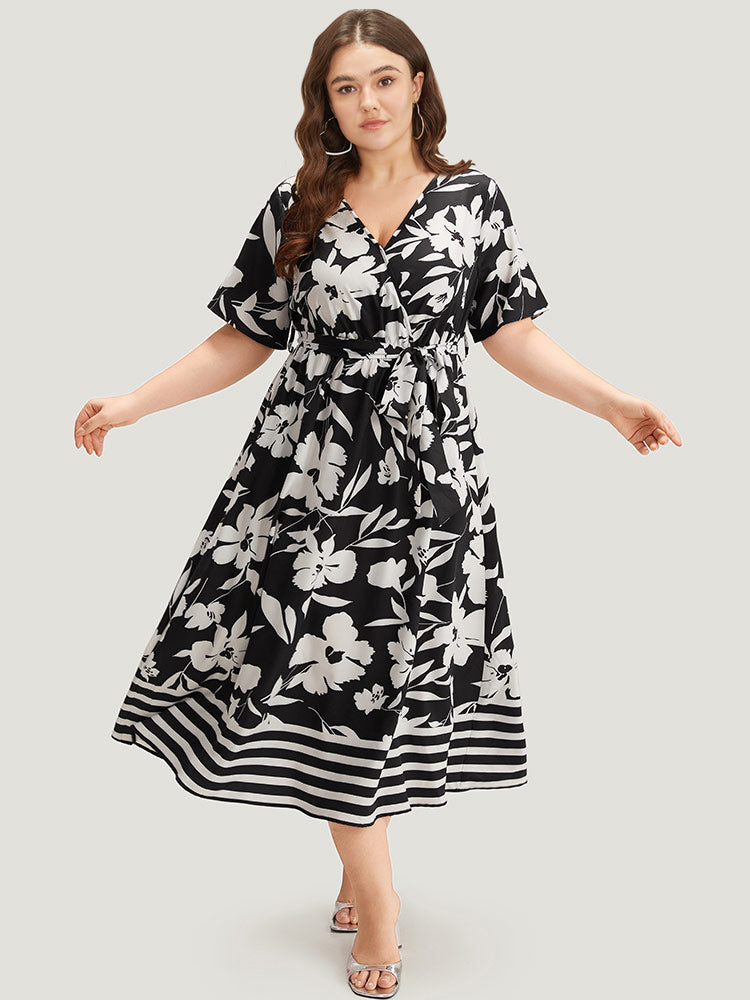 

Plus Size Women Dailywear Silhouette Floral Print Belted Dolman Sleeve Short sleeve V-neck Pocket Belt Elegant Dresses BloomChic, Black