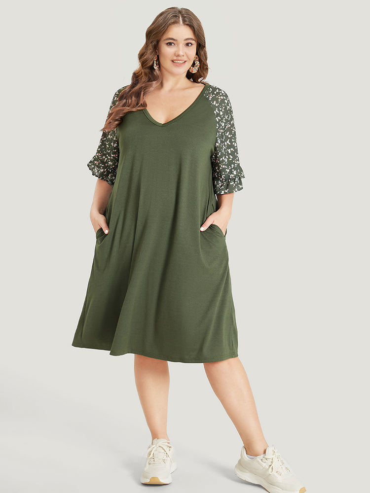 

Plus Size Women Dailywear Ditsy Floral Contrast Raglan sleeve Half Sleeve V-neck Pocket Casual Dresses BloomChic, Army green