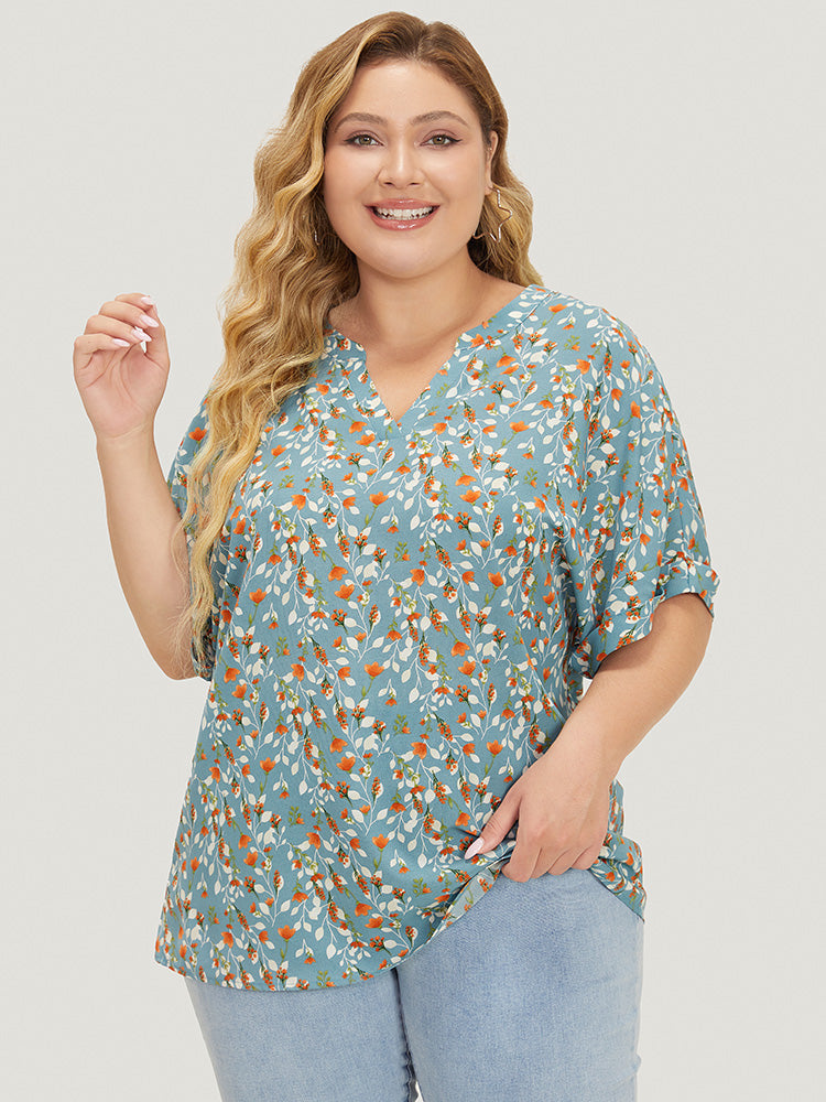 

Plus Size Women Dailywear Ditsy Floral Knotted Dolman Sleeve Short Sleeve Notched Elegance Blouses BloomChic, Stone