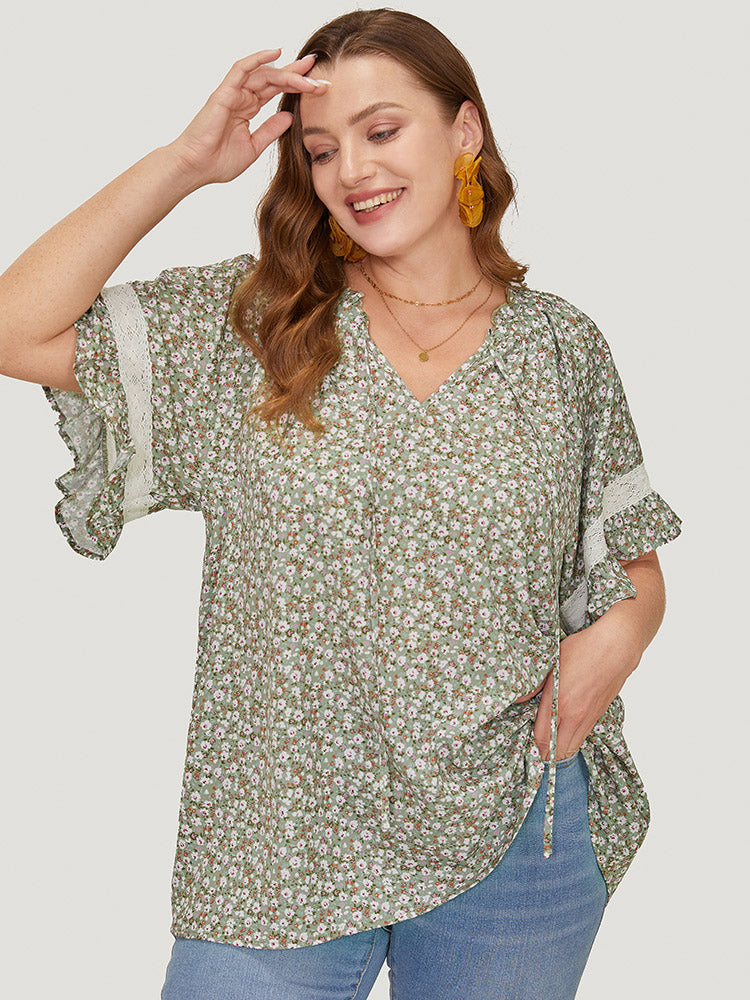 

Plus Size Women Dailywear Ditsy Floral Frill Trim Ruffle Sleeve Short sleeve Tie Neck Elegant Blouses BloomChic, Sage