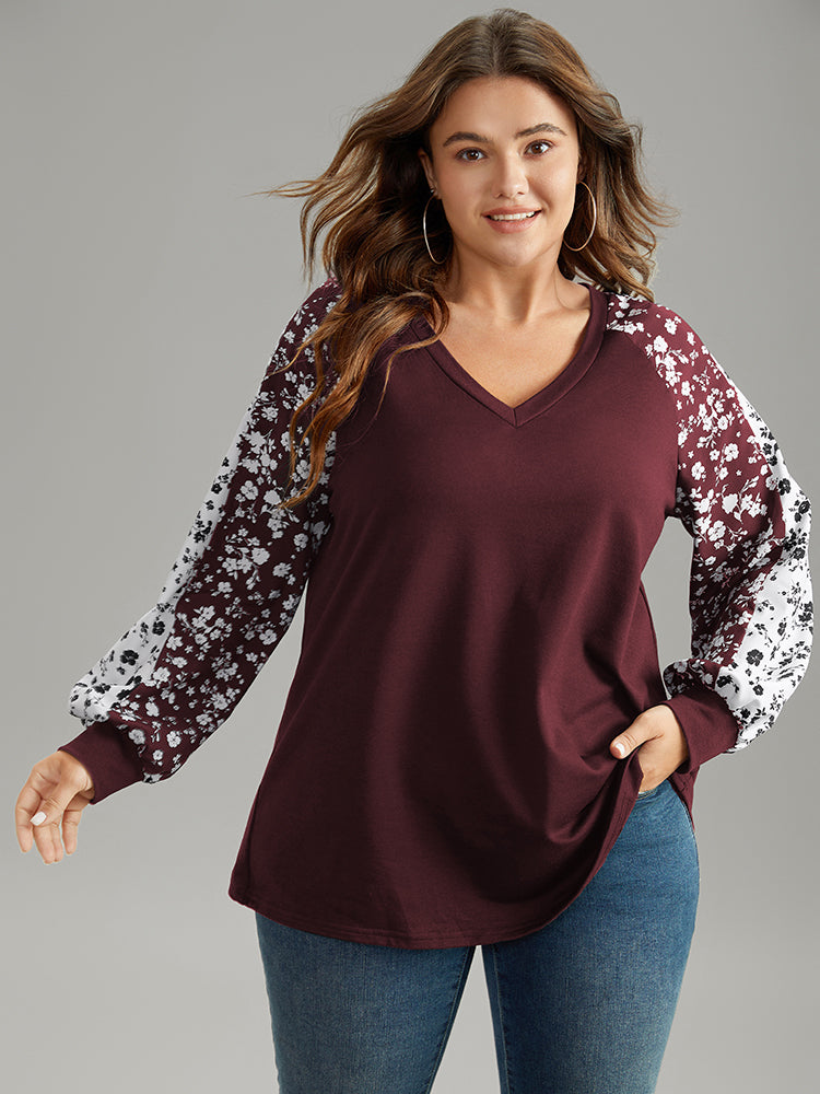 

Plus Size Women Dailywear Ditsy Floral Elastic cuffs Regular Raglan sleeve Long Sleeve V-neck Casual Sweatshirts BloomChic, Burgundy