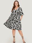 Geometric Print Bell Flutter Sleeves Pocketed Dress