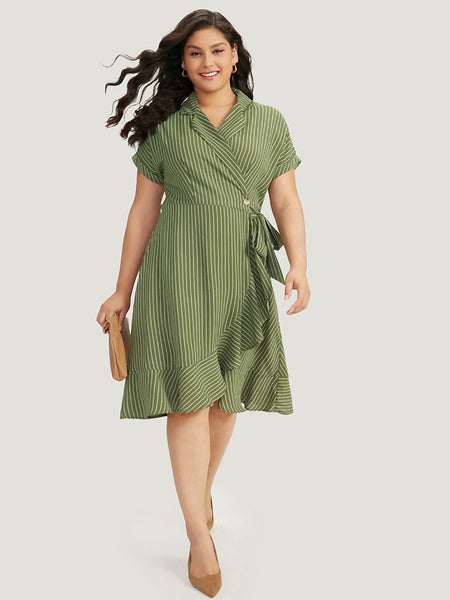Collared Batwing Sleeves Pocketed Dress With Ruffles
