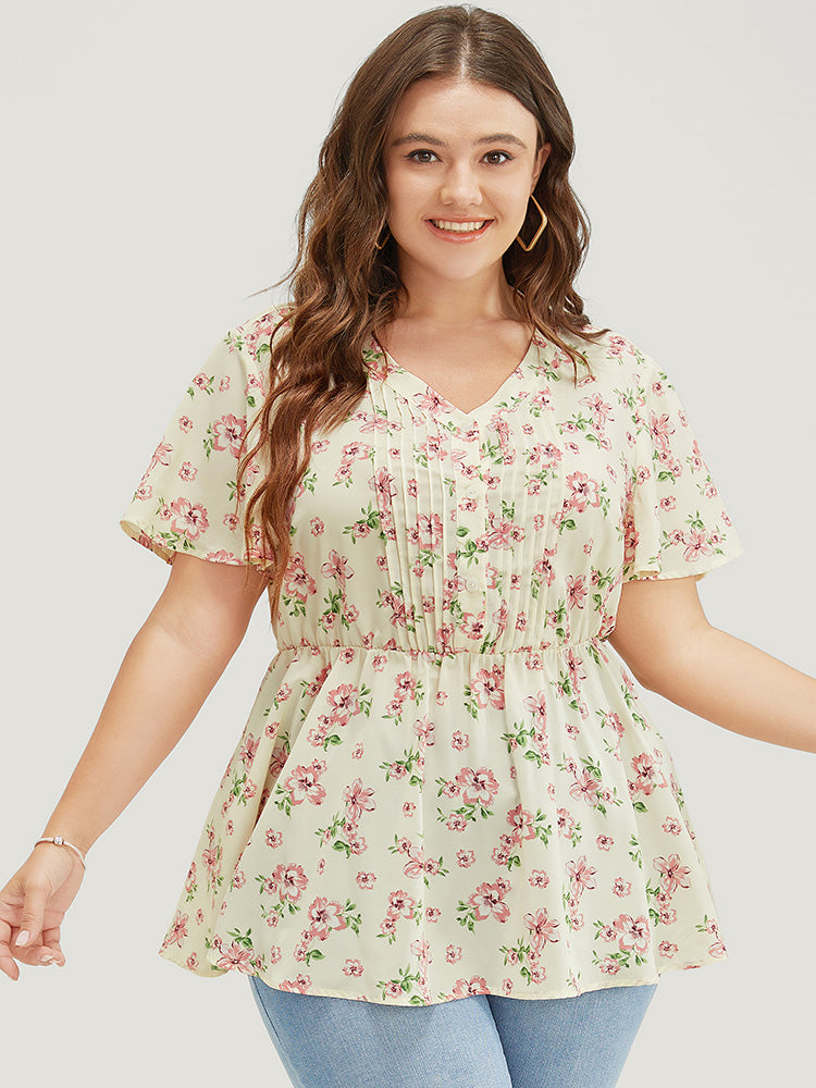 

Plus Size Women Dailywear Ditsy Floral Pleated Ruffle Sleeve Short Sleeve V Neck Elegance Blouses BloomChic, Apricot